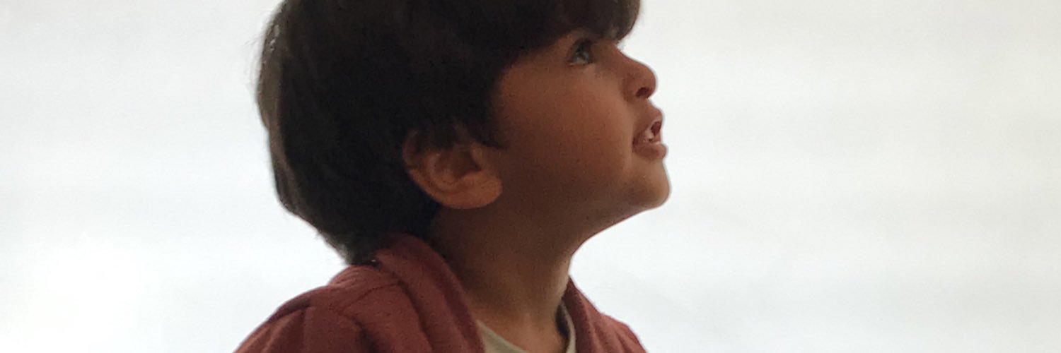 Um_linda's profile banner image