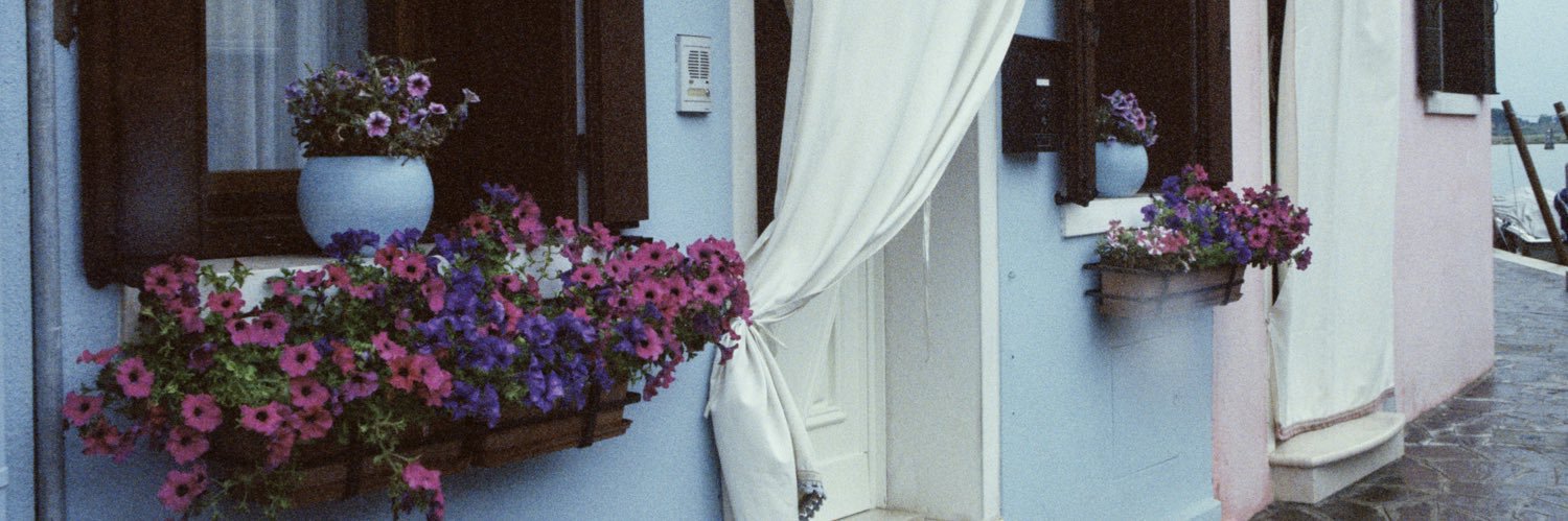 ℋ𝑜𝓃𝑒𝓎𝓂𝑜𝑜𝓃 banner
