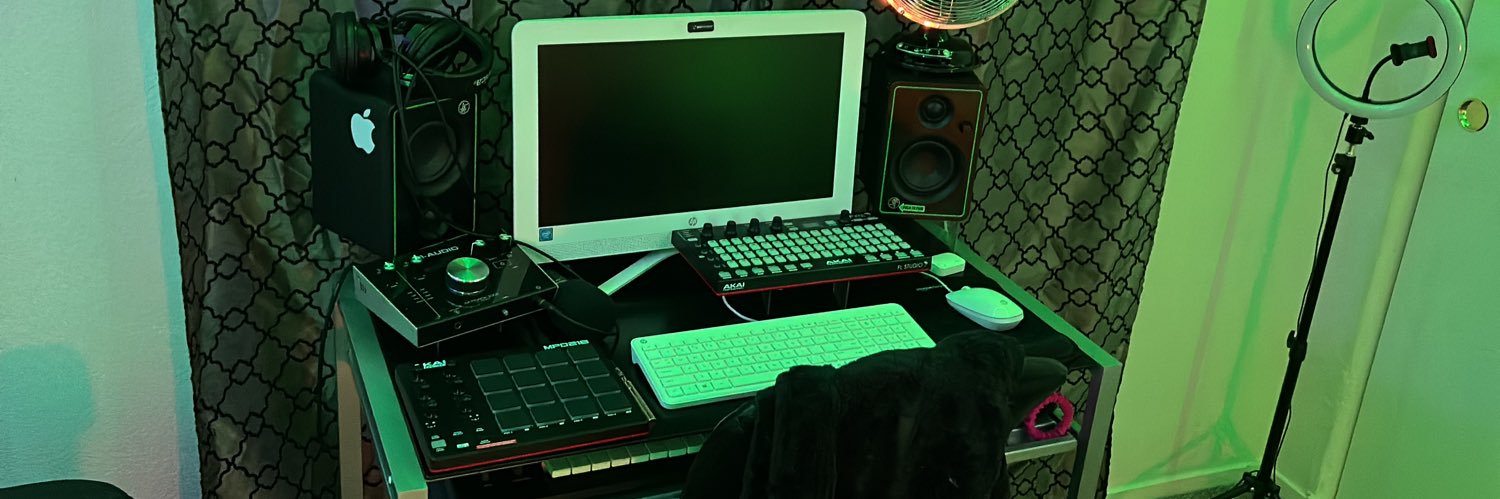 itsNov9's profile banner image