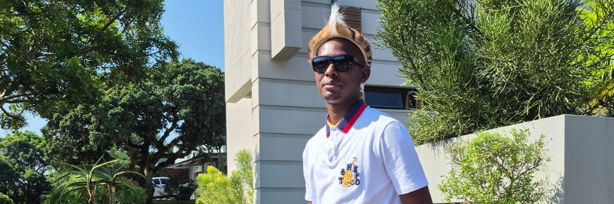 moedube's profile banner image