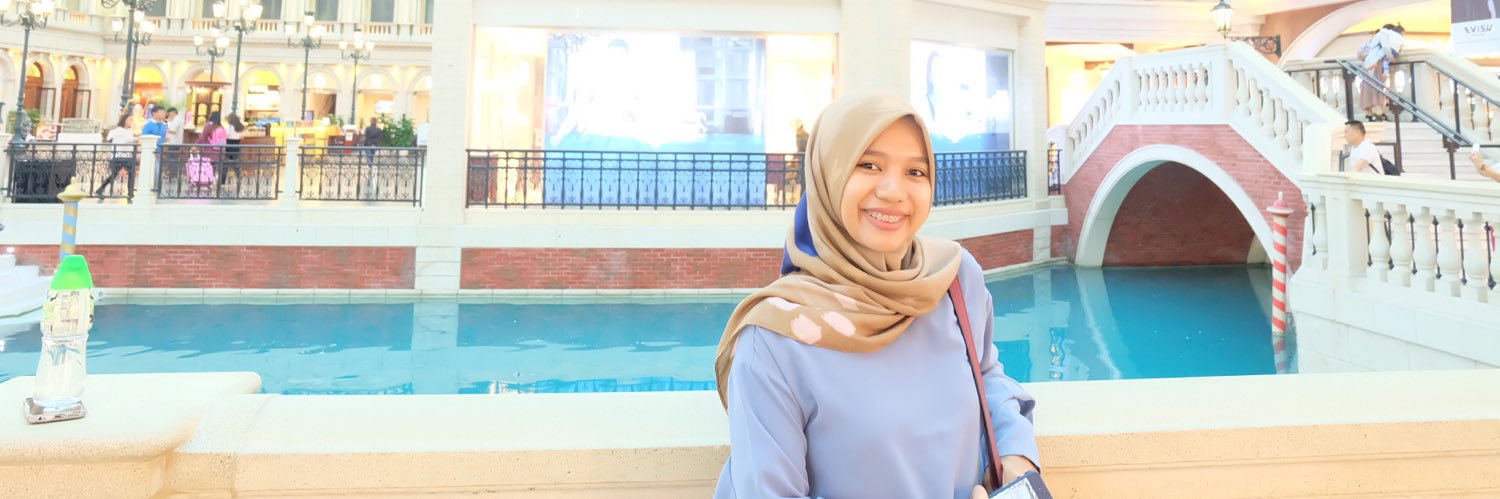 SariRuwaida's profile banner image