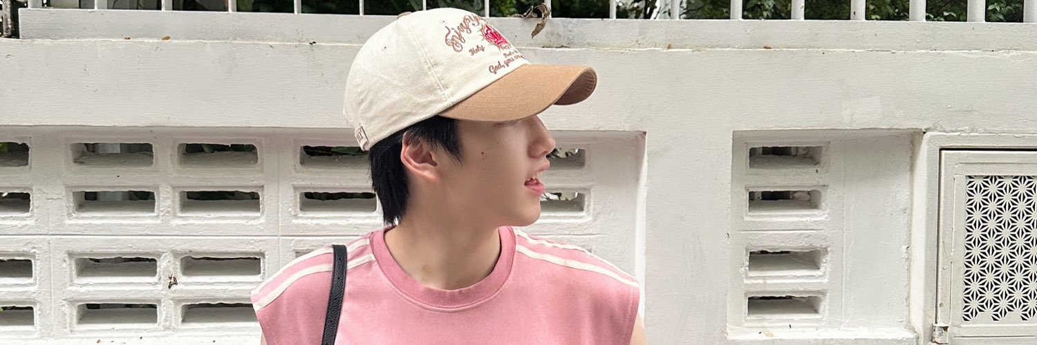 b2miin's profile banner image