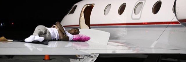 Q banner