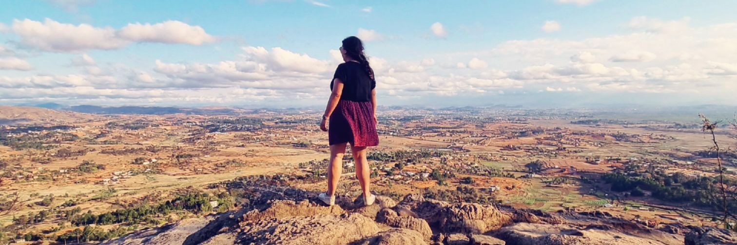 Laura 👑🇫🇷🇲🇬 banner