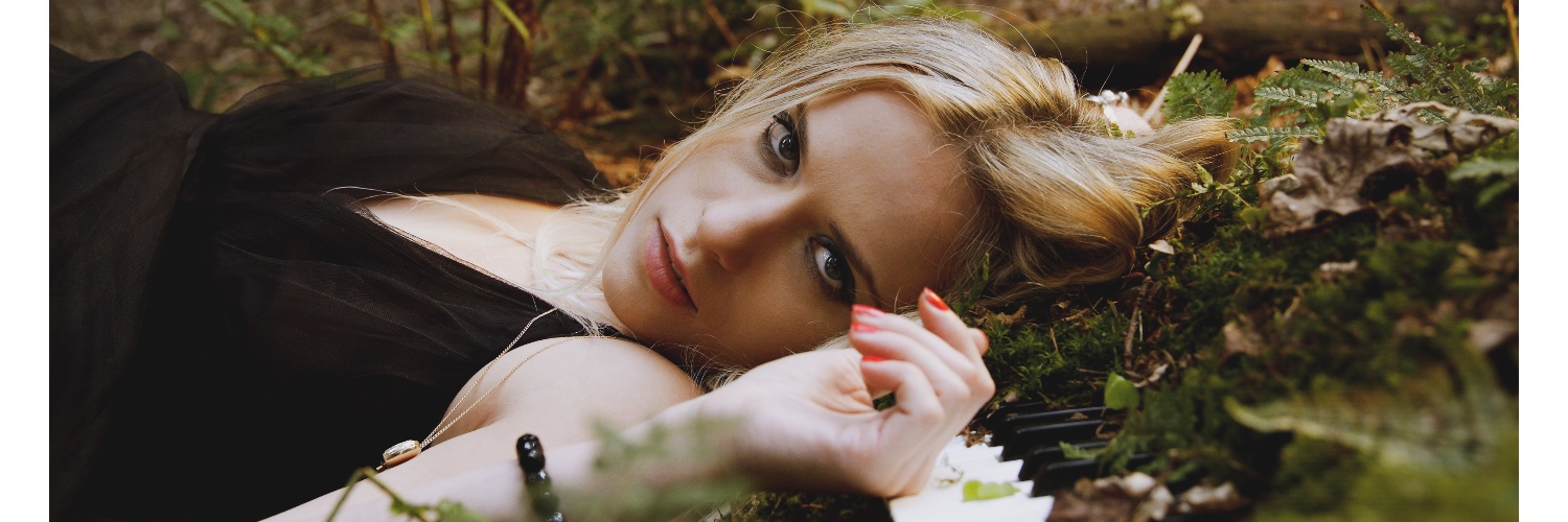 Corinna_Jane's profile banner image