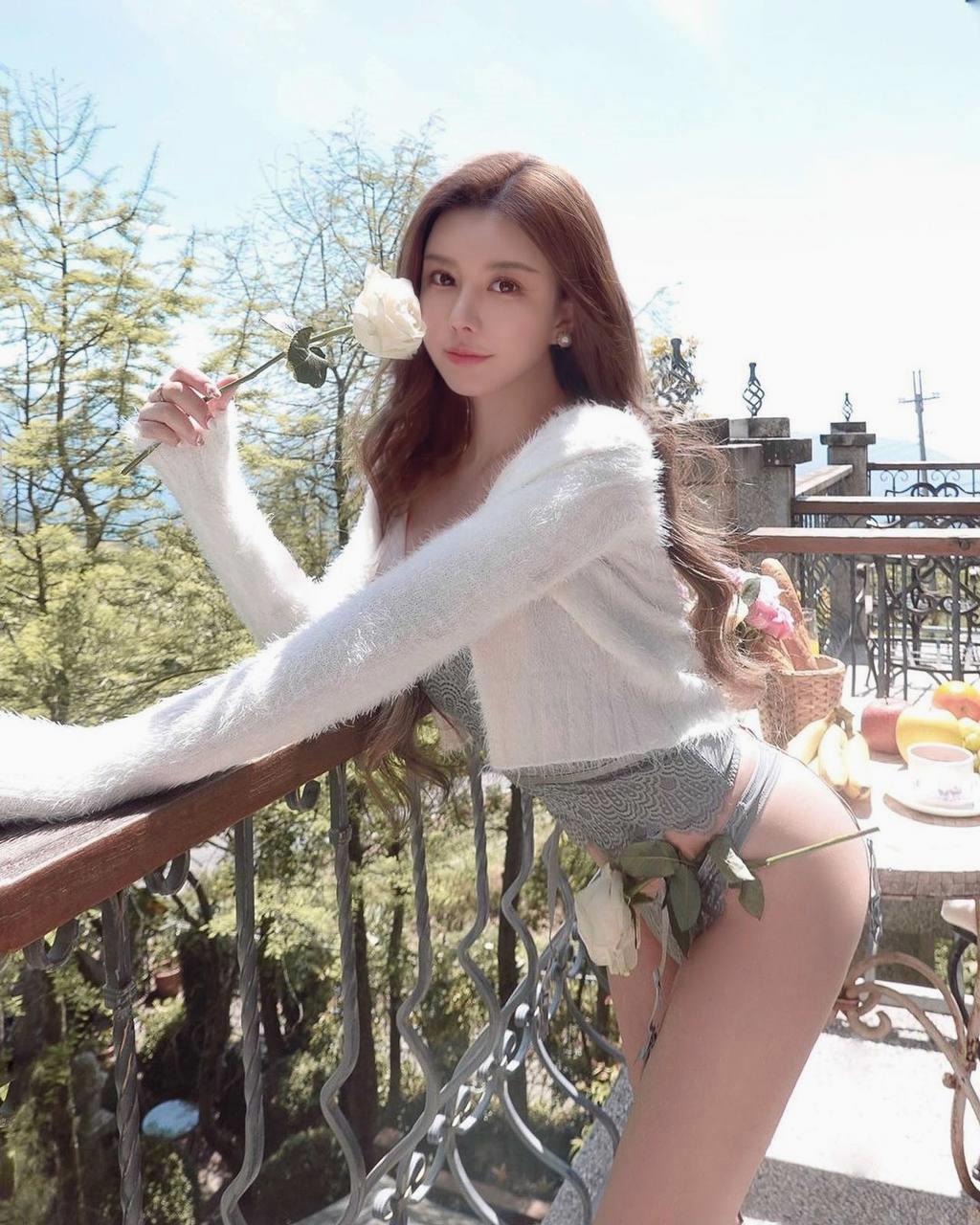 08_demy's profile banner image