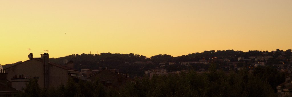 MouneEv's profile banner image