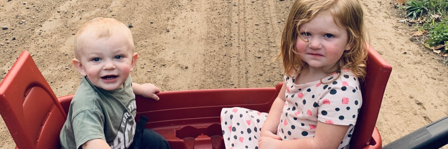 ElleeKulzer's profile banner image