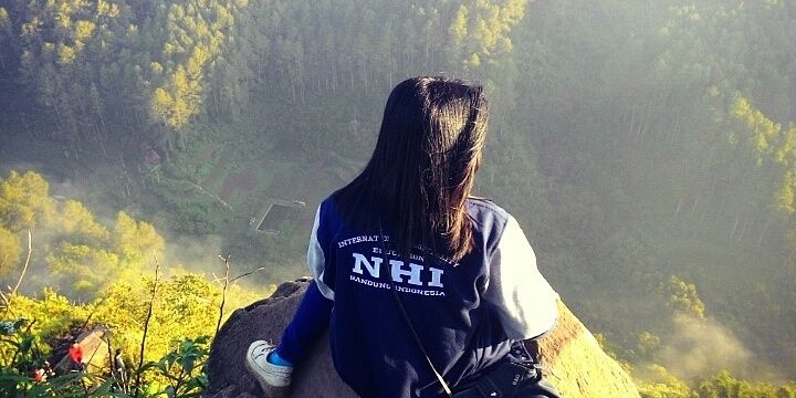 auahva's profile banner image