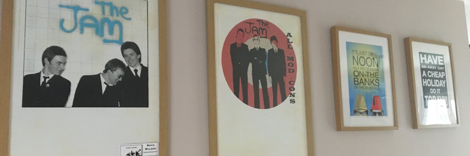 Debra 🥂🍾 banner