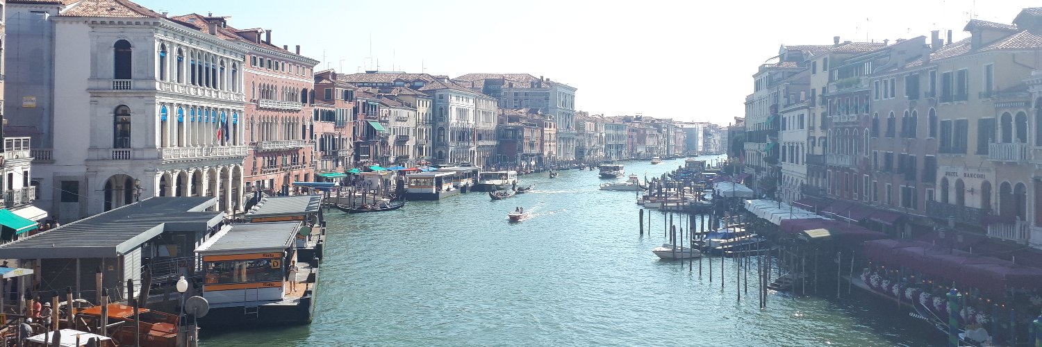 Pía & Ali 🌙 banner