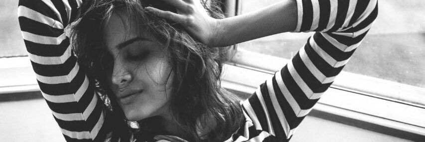 disha_pardeshi's profile banner image