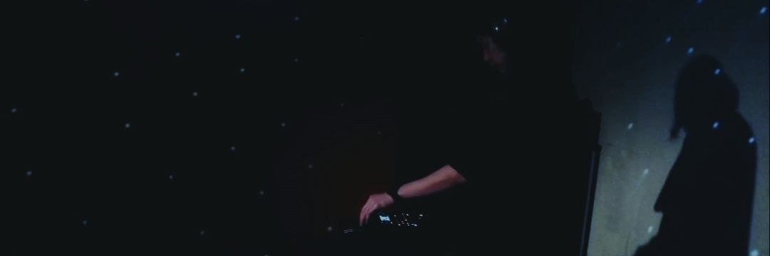 1zo's profile banner image