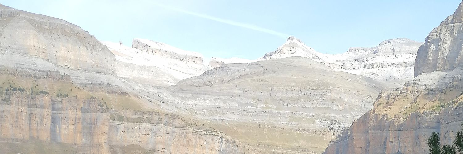ElenaCami1's profile banner image