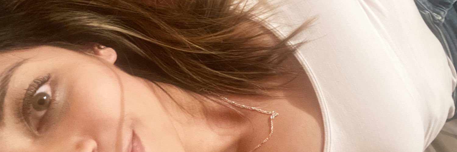 Denisse_Rom's profile banner image