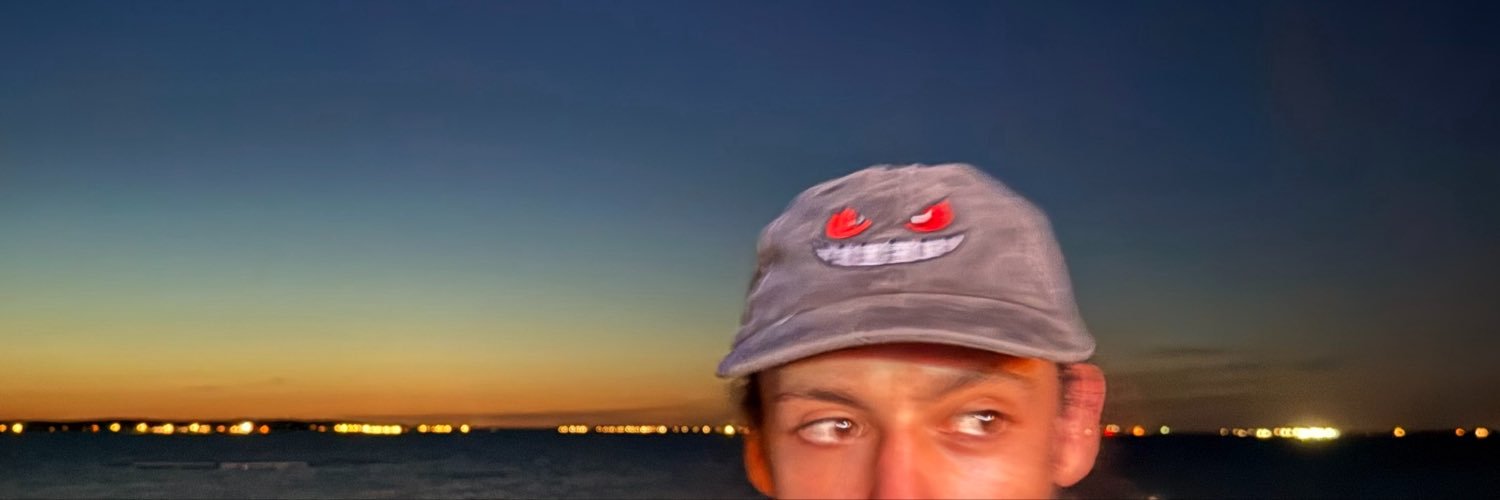 chloejvnt's profile banner image