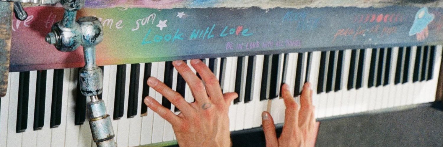 savannah 🪐✨ banner