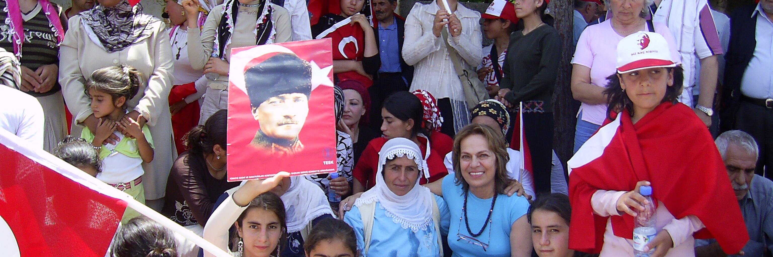 Şule Perinçek banner