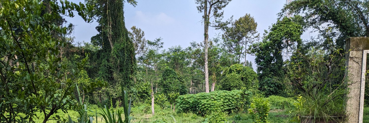 white suspect banner