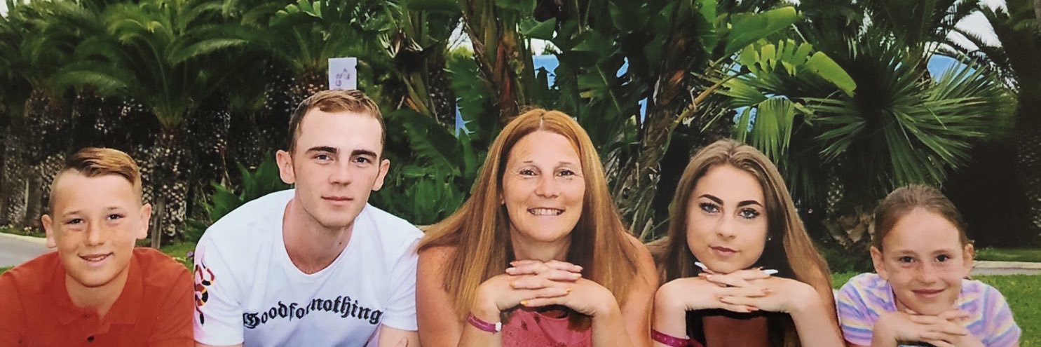 anniwin73's profile banner image