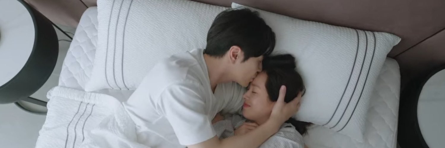 annefong's profile banner image
