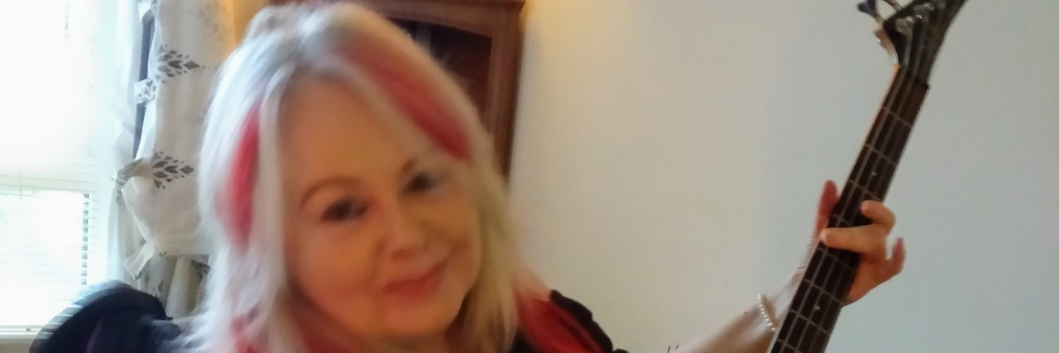 joanmclo's profile banner image