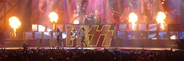 Luis Hernández banner