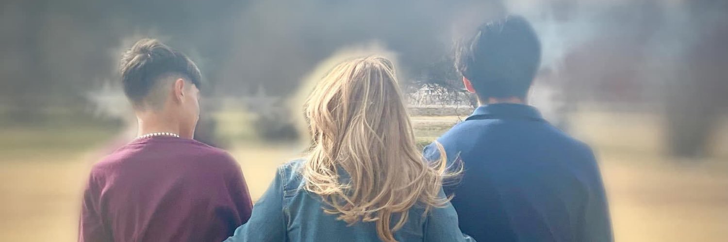 roxmel's profile banner image