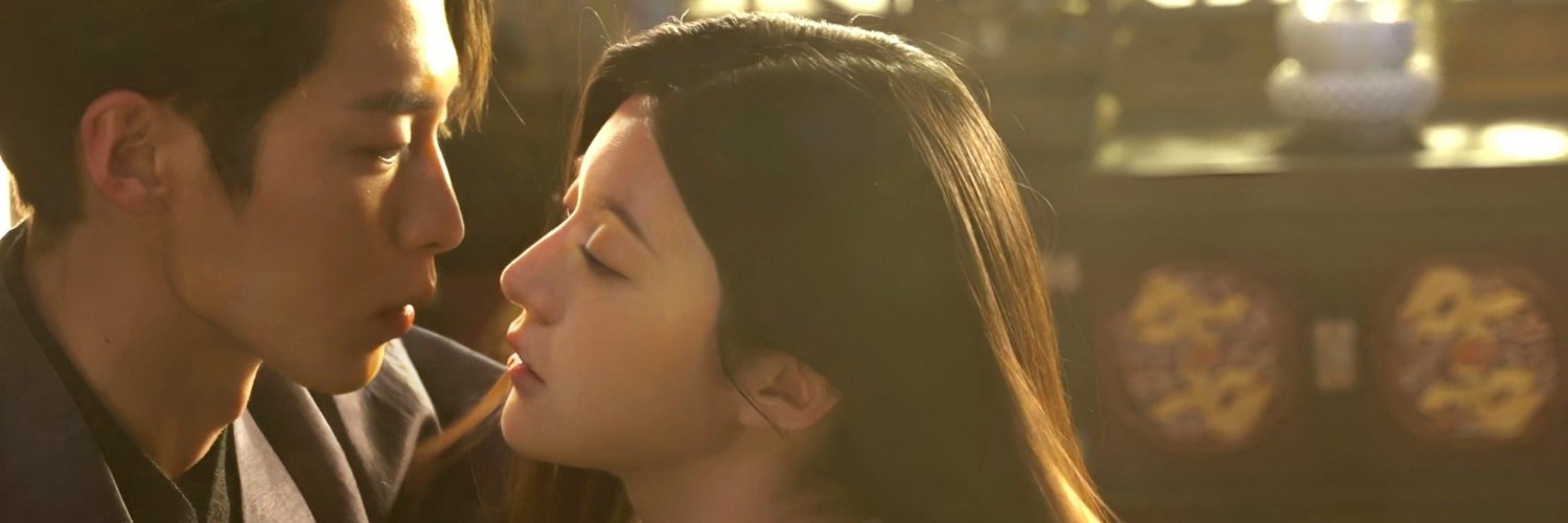 lizzinyan's profile banner image