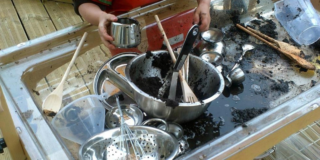 Creative Minds, Deal banner