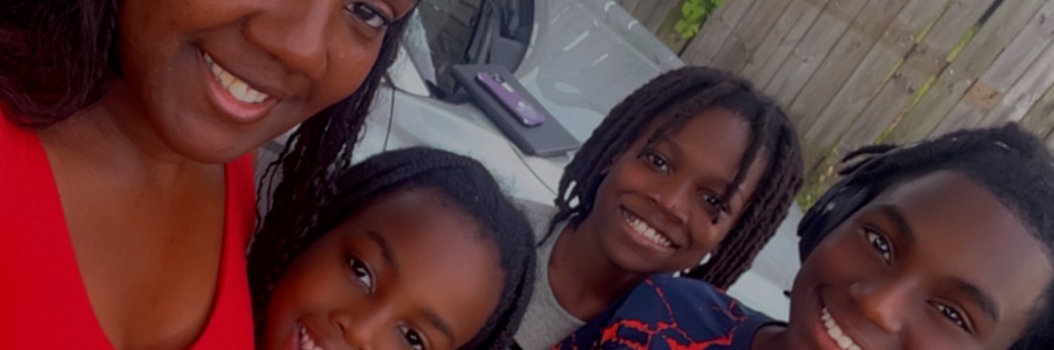 &she'sAMAZING banner