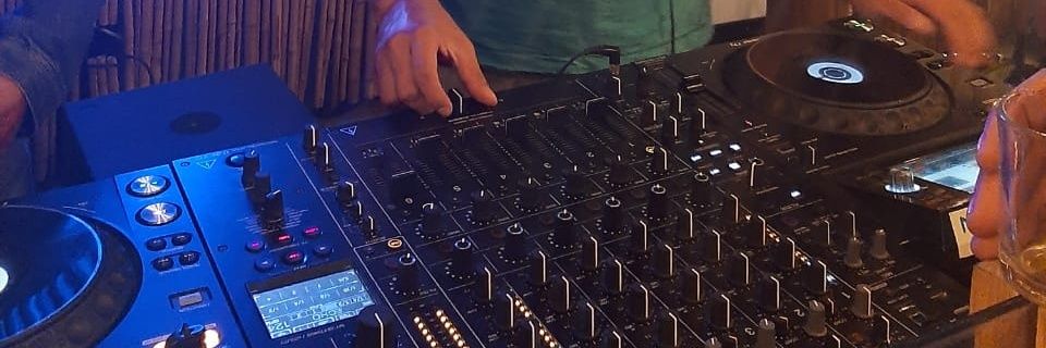 _adrianv_'s profile banner image