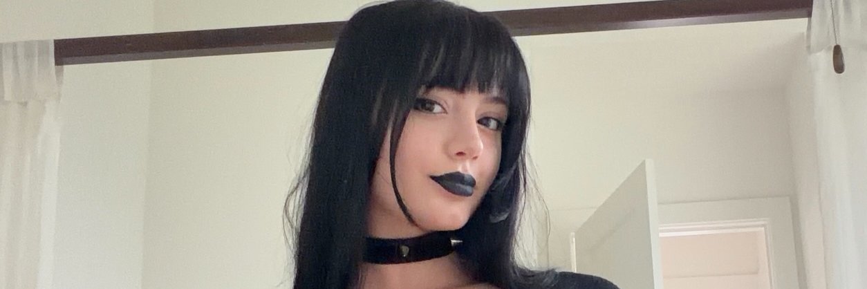Athena 的个人资料封面