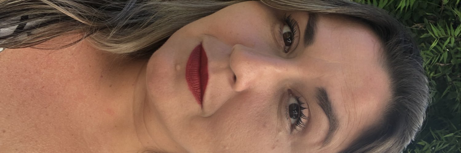 Lieninha's profile banner image