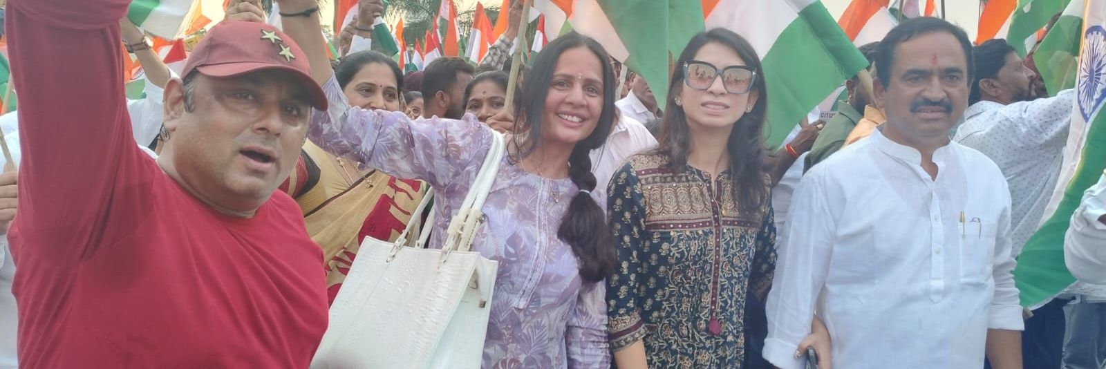 heena gupta@Modi Ji Pariwar 😁 banner