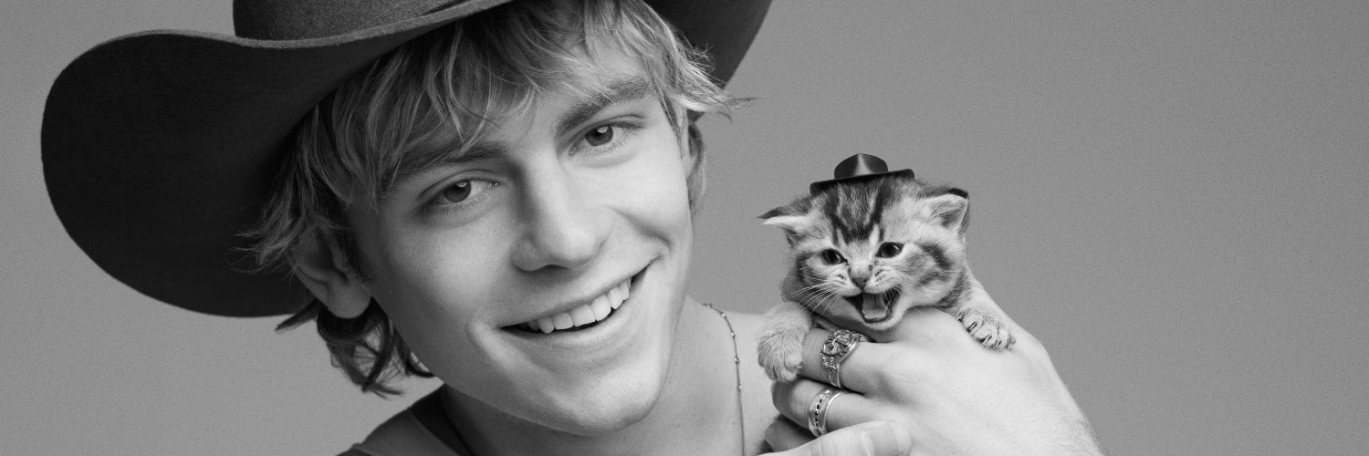 hero_magazine's profile banner image