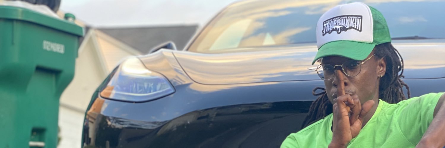 guttatomb's profile banner image