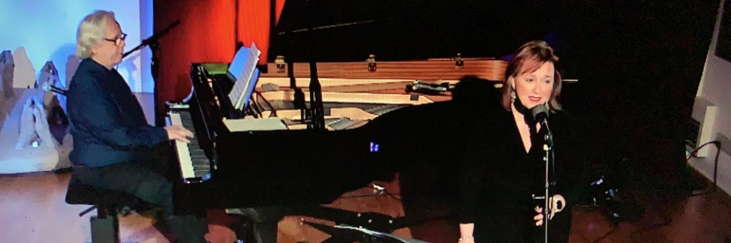 Roseanna Vitro banner