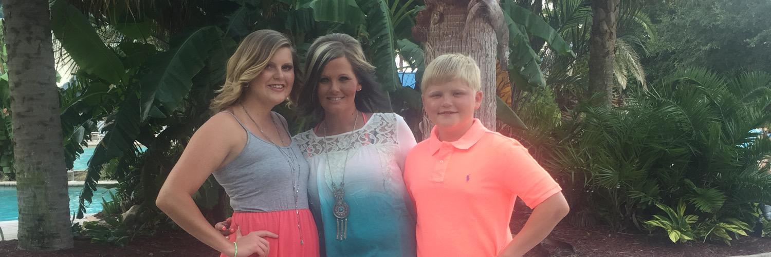 smom28's profile banner image