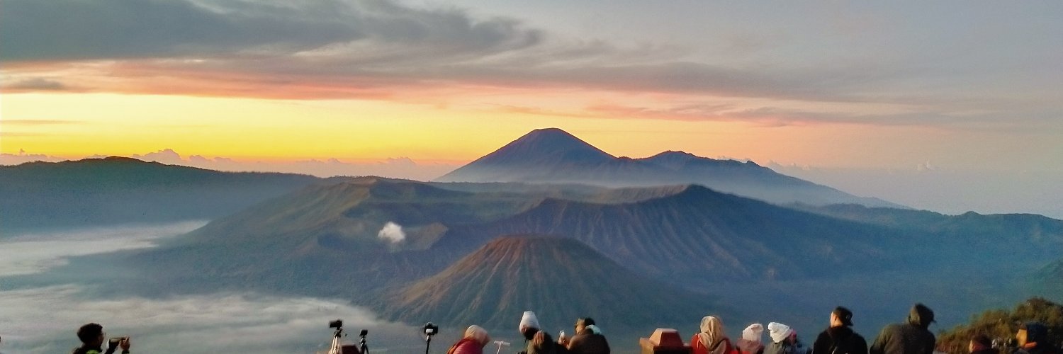 raraawnd's profile banner image