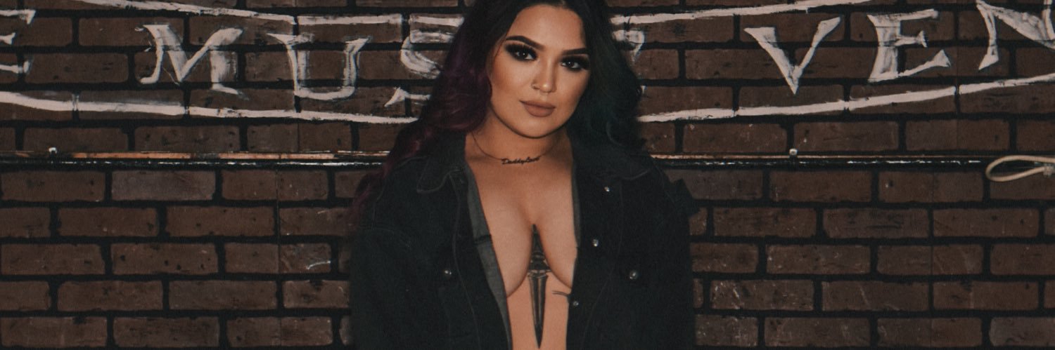 Lovelia_Dillon's profile banner image