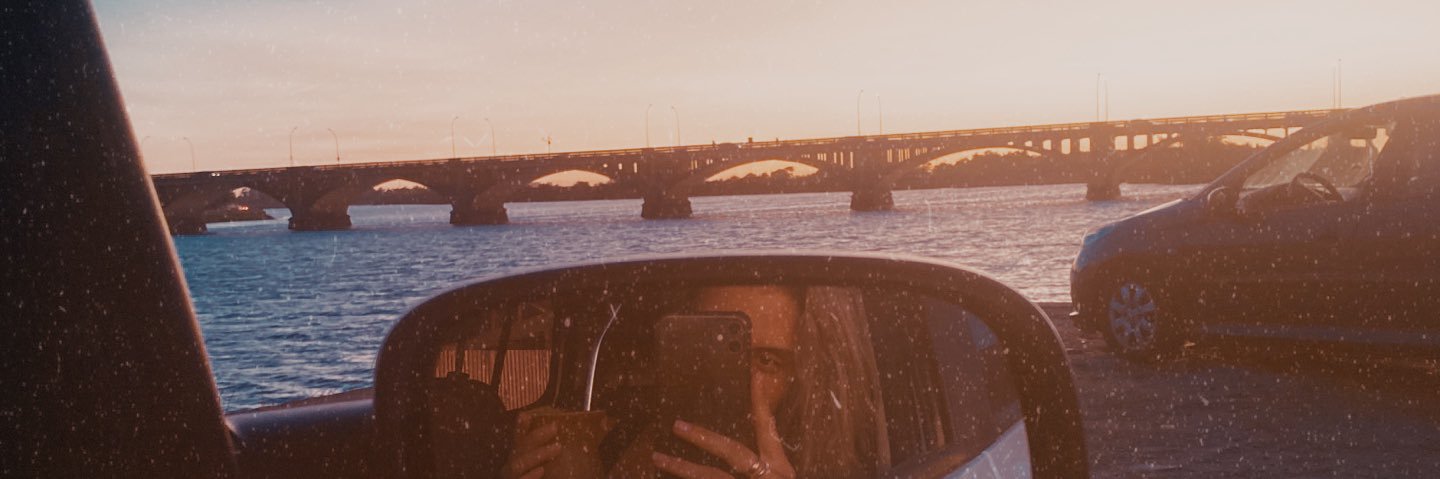 julia_colvara's profile banner image