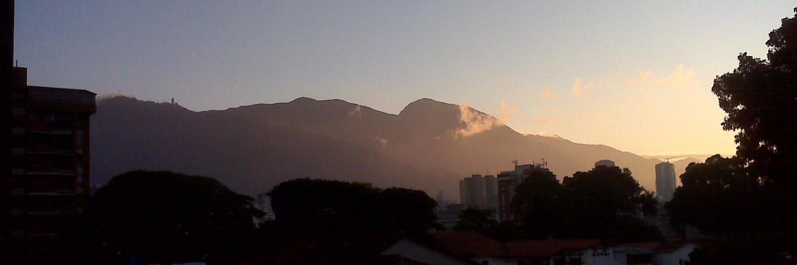 laorientar's profile banner image
