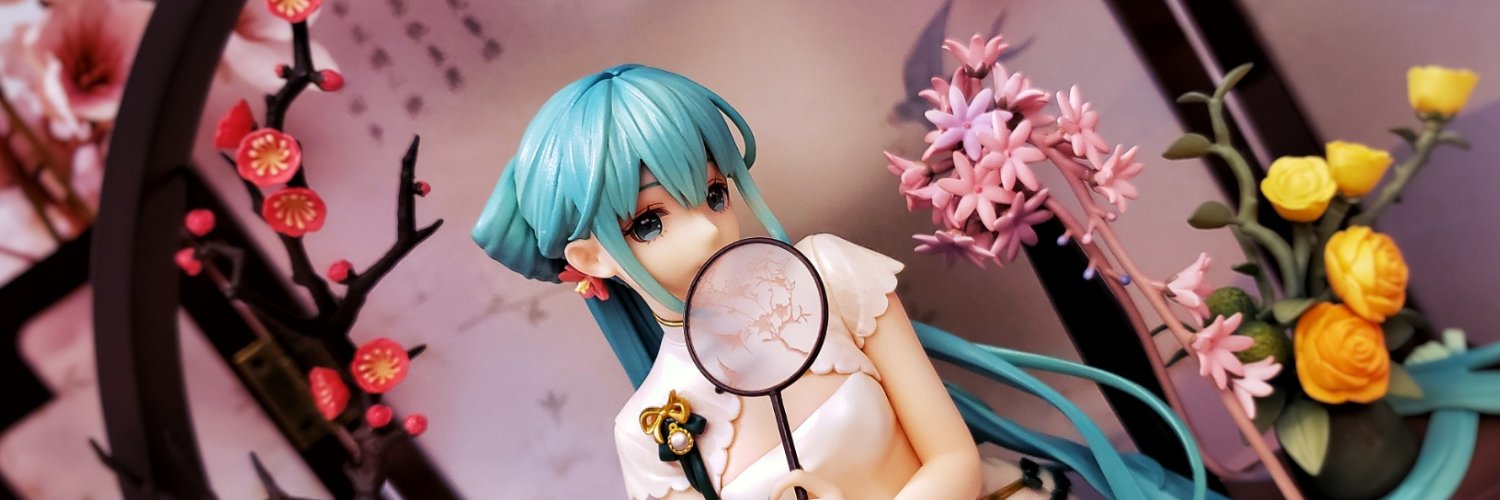 yunaura's profile banner image