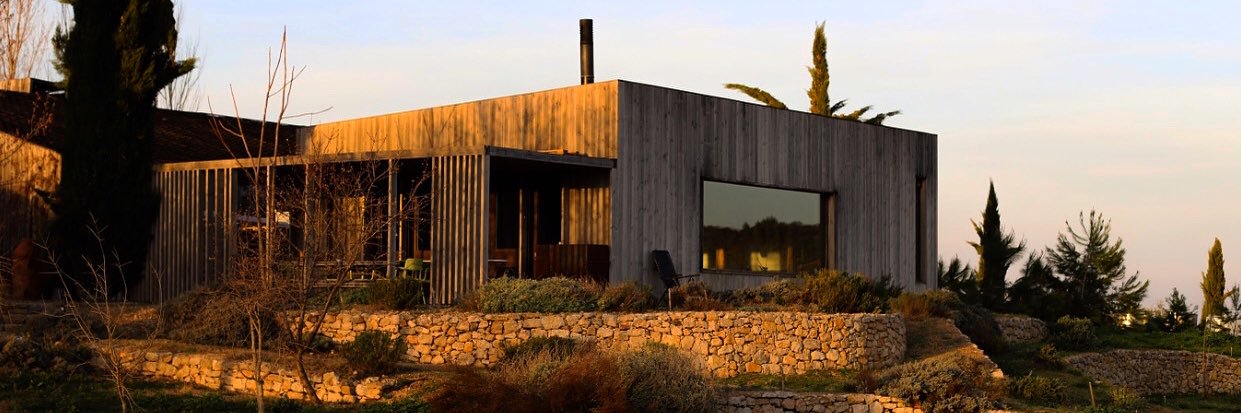 Venus La Universal banner