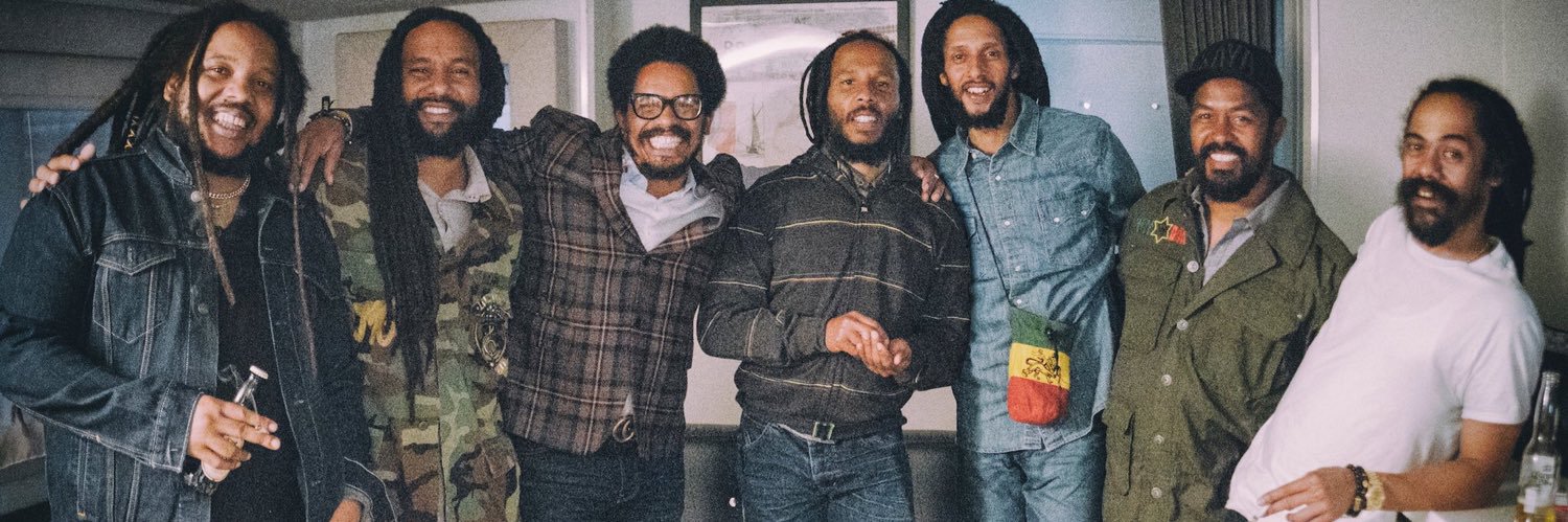 Wavybond's profile banner image
