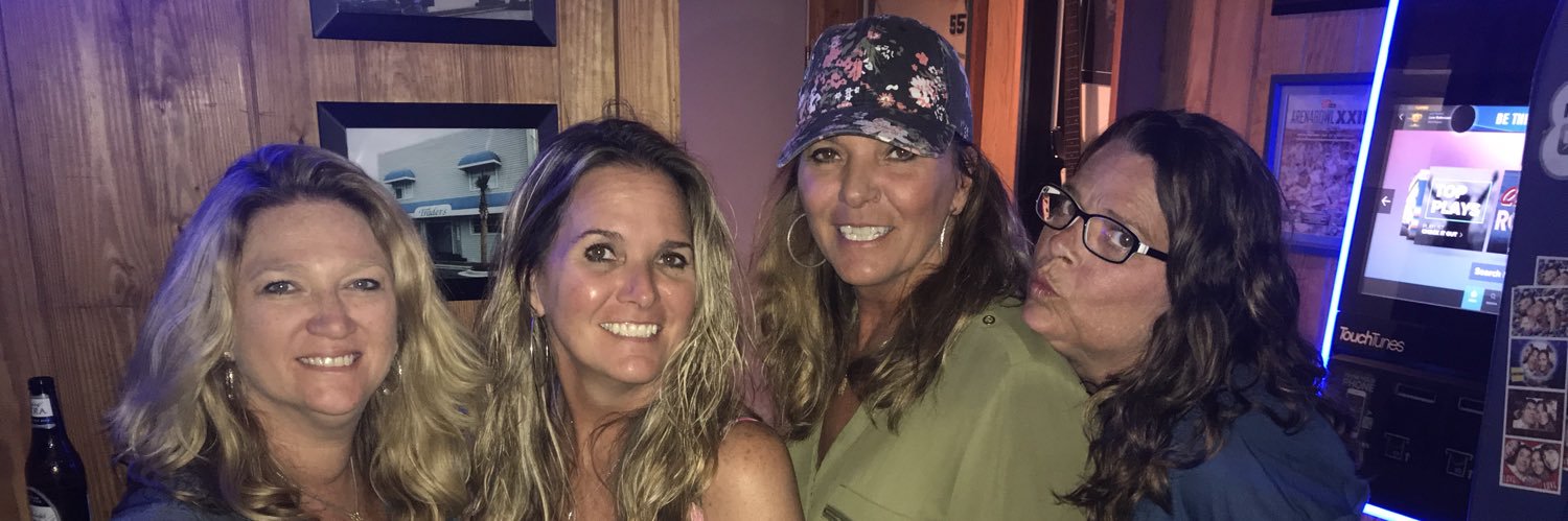 laurelmoe's profile banner image