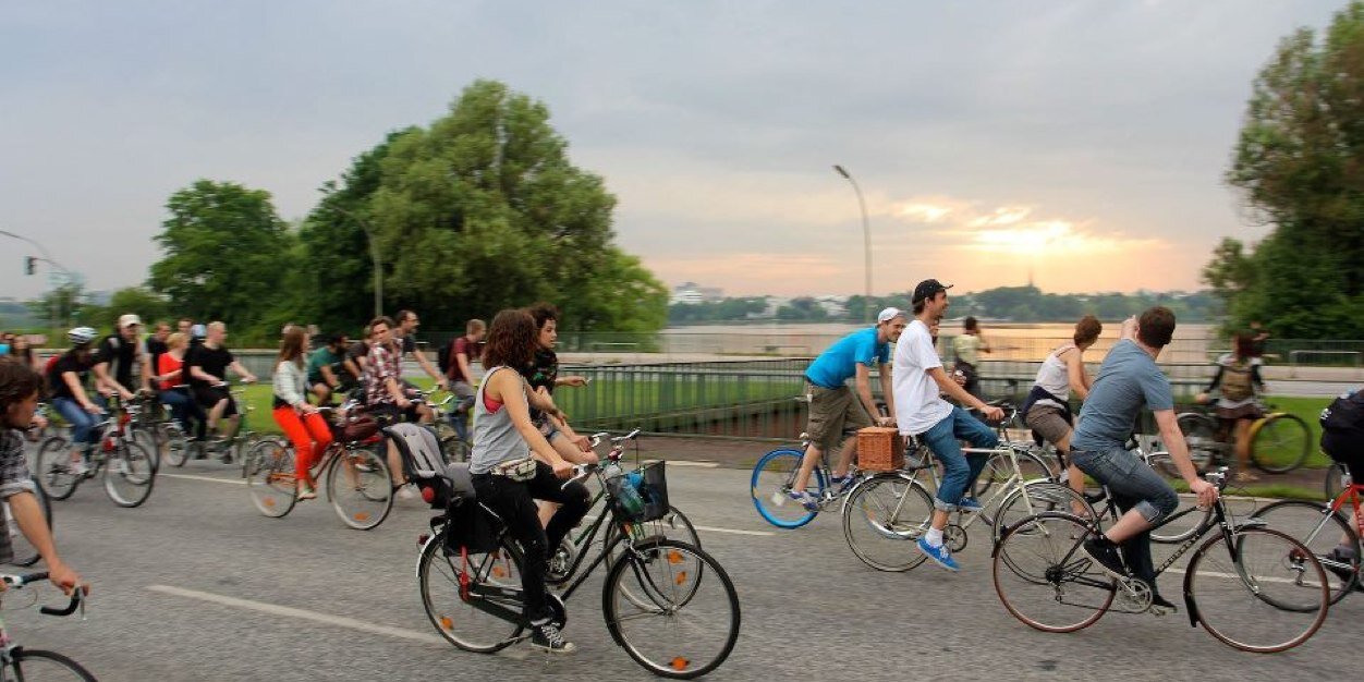 Critical Mass Hamburg banner