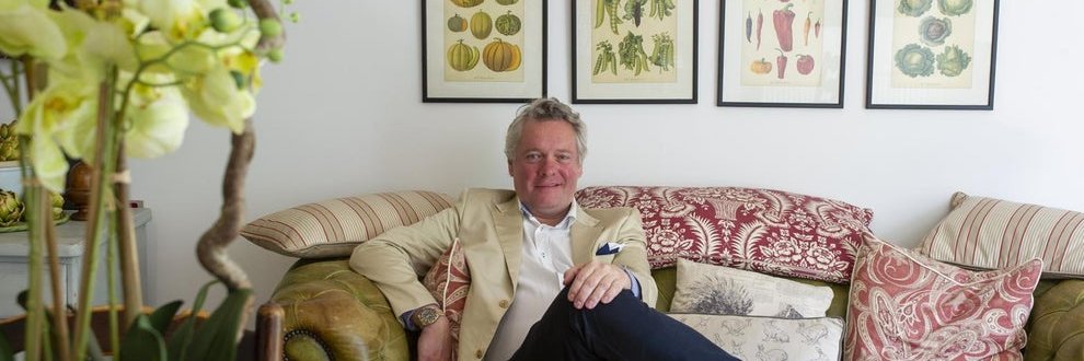 Tim Hogarth - TV Antiques Expert banner