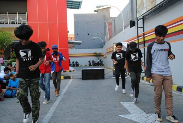 Play All Squad banner